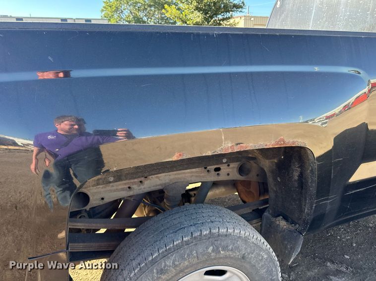 image for item LR9517 2016 Chevrolet Silverado 2500HD Double Cab pickup truck