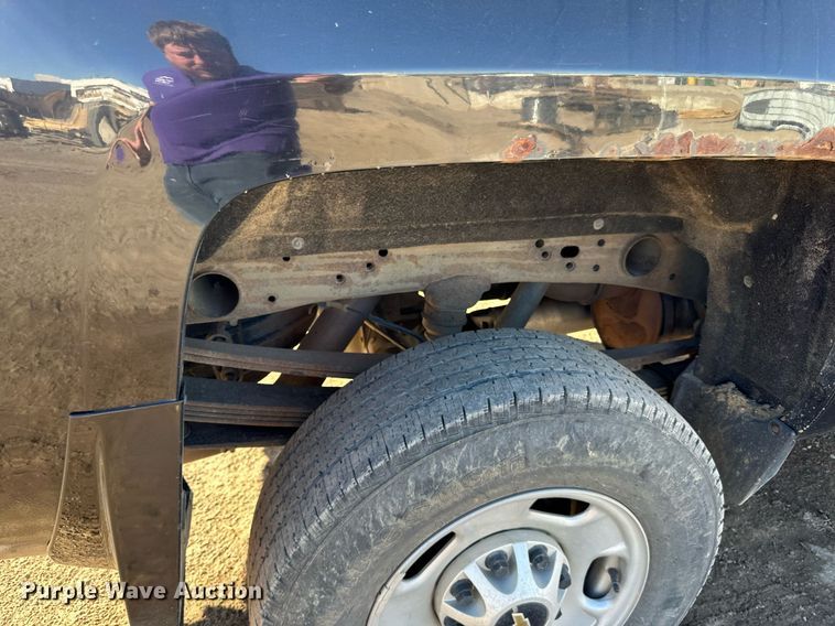 image for item LR9517 2016 Chevrolet Silverado 2500HD Double Cab pickup truck