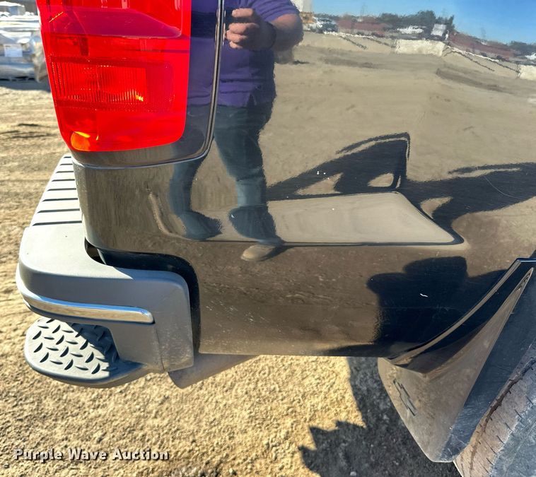 image for item LR9517 2016 Chevrolet Silverado 2500HD Double Cab pickup truck