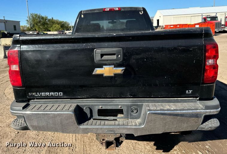 image for item LR9517 2016 Chevrolet Silverado 2500HD Double Cab pickup truck