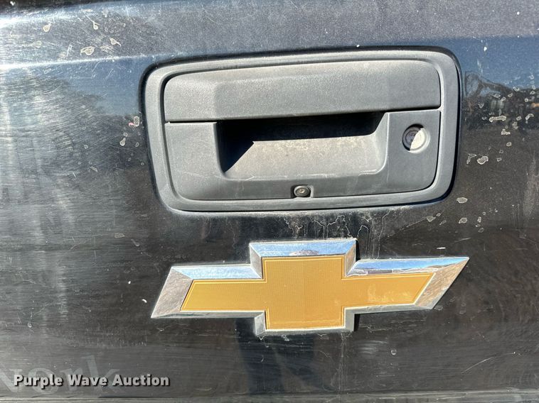 image for item LR9517 2016 Chevrolet Silverado 2500HD Double Cab pickup truck