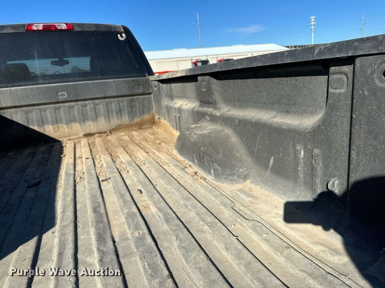 image for item LR9517 2016 Chevrolet Silverado 2500HD Double Cab pickup truck