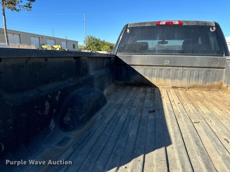 image for item LR9517 2016 Chevrolet Silverado 2500HD Double Cab pickup truck