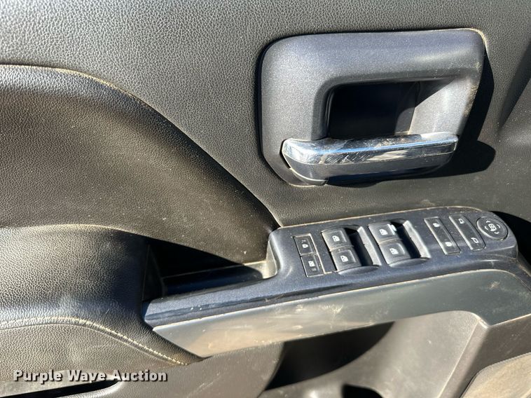 image for item LR9517 2016 Chevrolet Silverado 2500HD Double Cab pickup truck