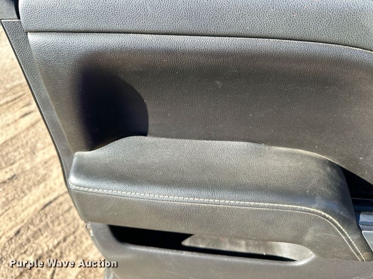 image for item LR9517 2016 Chevrolet Silverado 2500HD Double Cab pickup truck