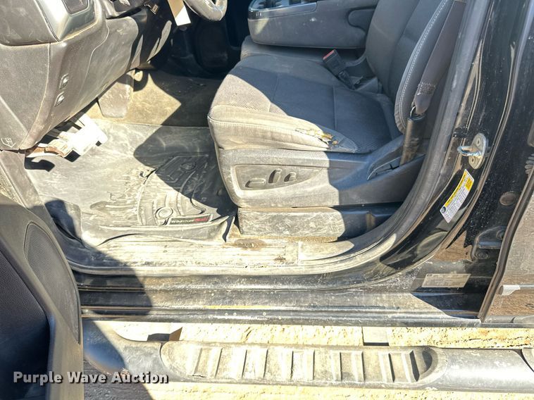 image for item LR9517 2016 Chevrolet Silverado 2500HD Double Cab pickup truck