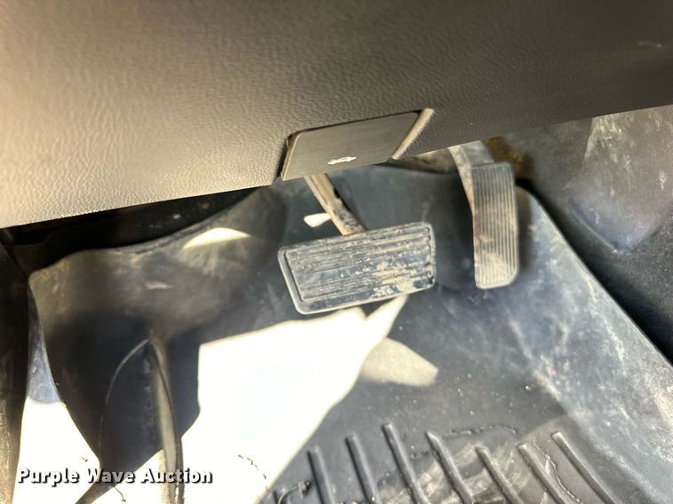 image for item LR9517 2016 Chevrolet Silverado 2500HD Double Cab pickup truck