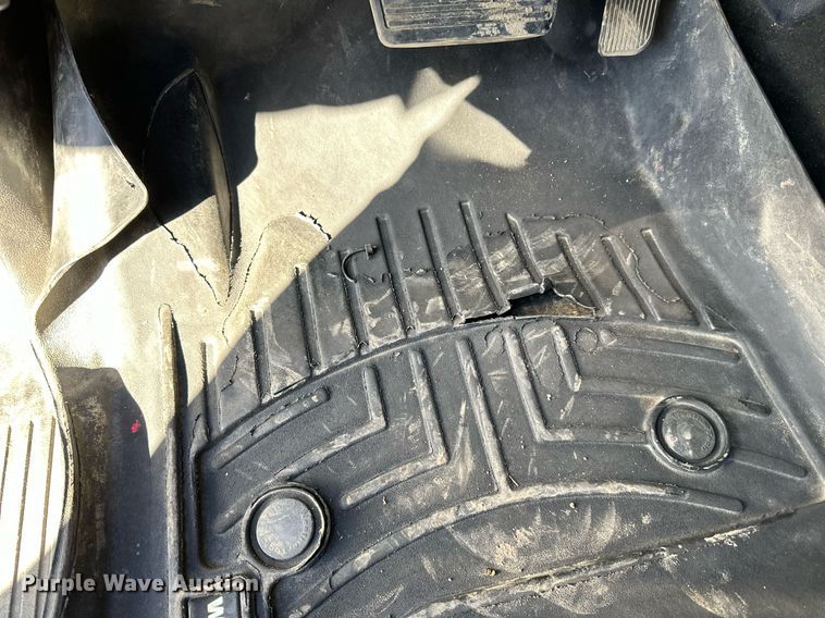 image for item LR9517 2016 Chevrolet Silverado 2500HD Double Cab pickup truck