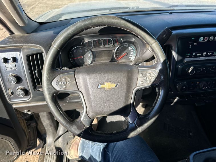 image for item LR9517 2016 Chevrolet Silverado 2500HD Double Cab pickup truck