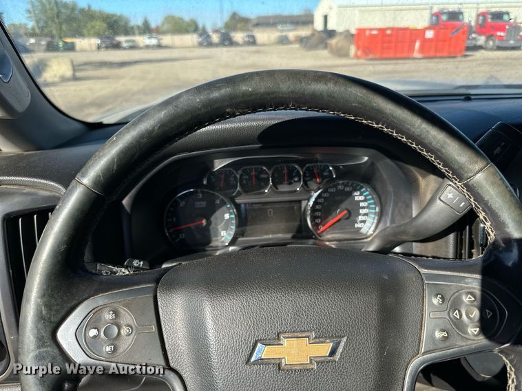 image for item LR9517 2016 Chevrolet Silverado 2500HD Double Cab pickup truck