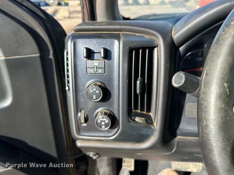 image for item LR9517 2016 Chevrolet Silverado 2500HD Double Cab pickup truck