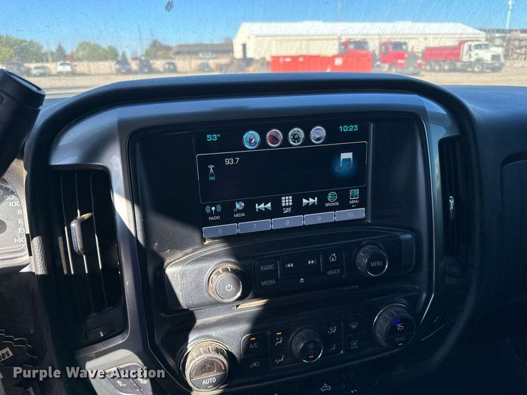 image for item LR9517 2016 Chevrolet Silverado 2500HD Double Cab pickup truck