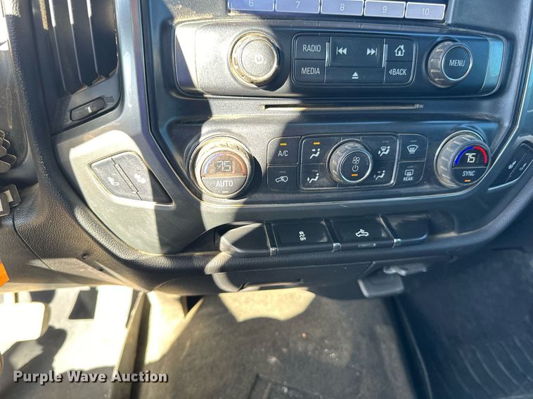 image for item LR9517 2016 Chevrolet Silverado 2500HD Double Cab pickup truck