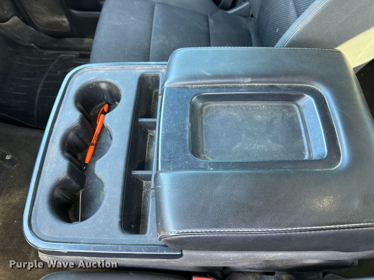 image for item LR9517 2016 Chevrolet Silverado 2500HD Double Cab pickup truck