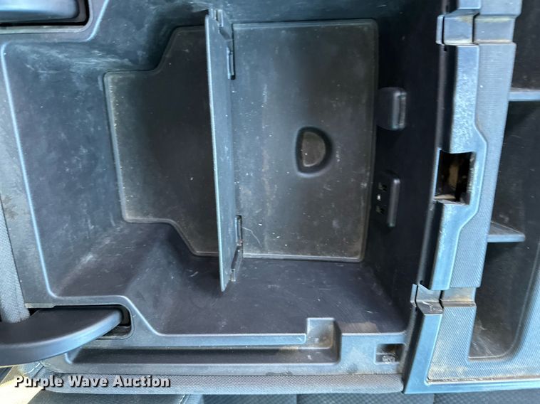 image for item LR9517 2016 Chevrolet Silverado 2500HD Double Cab pickup truck