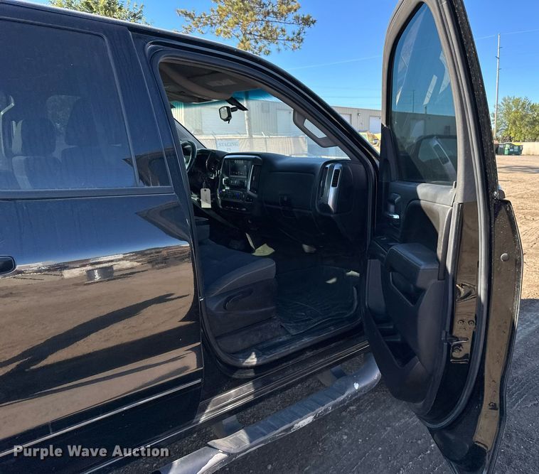 image for item LR9517 2016 Chevrolet Silverado 2500HD Double Cab pickup truck