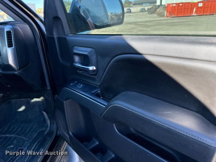 image for item LR9517 2016 Chevrolet Silverado 2500HD Double Cab pickup truck