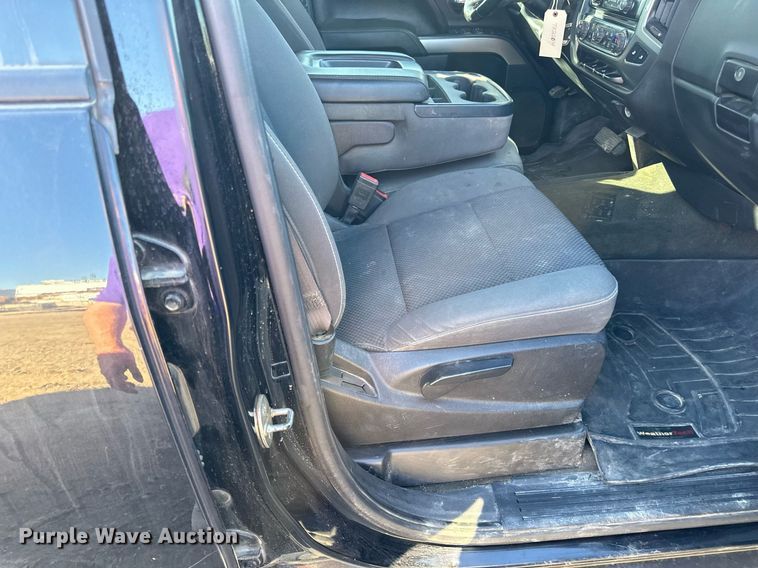 image for item LR9517 2016 Chevrolet Silverado 2500HD Double Cab pickup truck