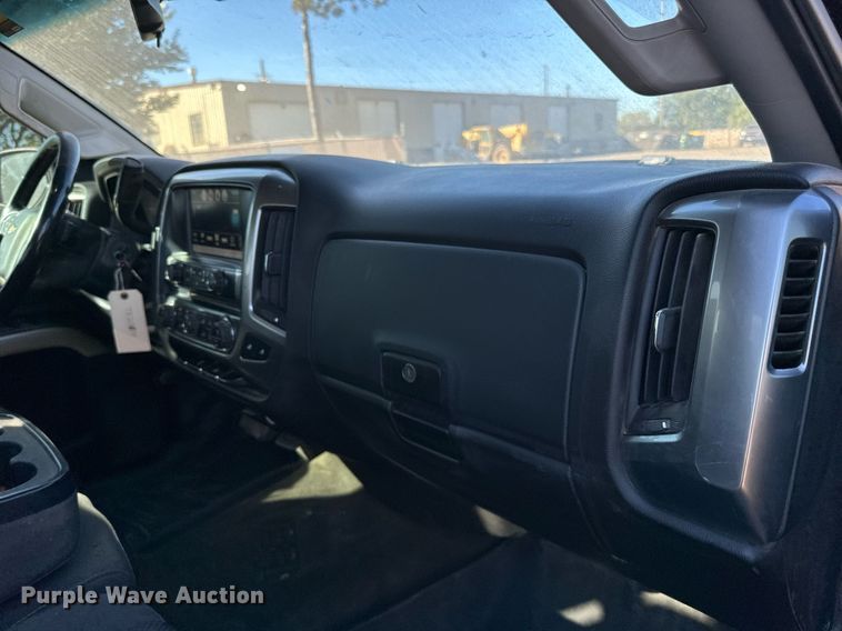 image for item LR9517 2016 Chevrolet Silverado 2500HD Double Cab pickup truck