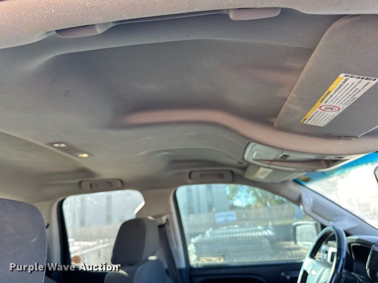 image for item LR9517 2016 Chevrolet Silverado 2500HD Double Cab pickup truck