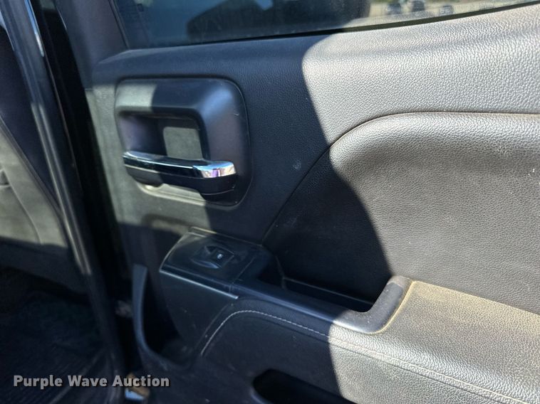 image for item LR9517 2016 Chevrolet Silverado 2500HD Double Cab pickup truck