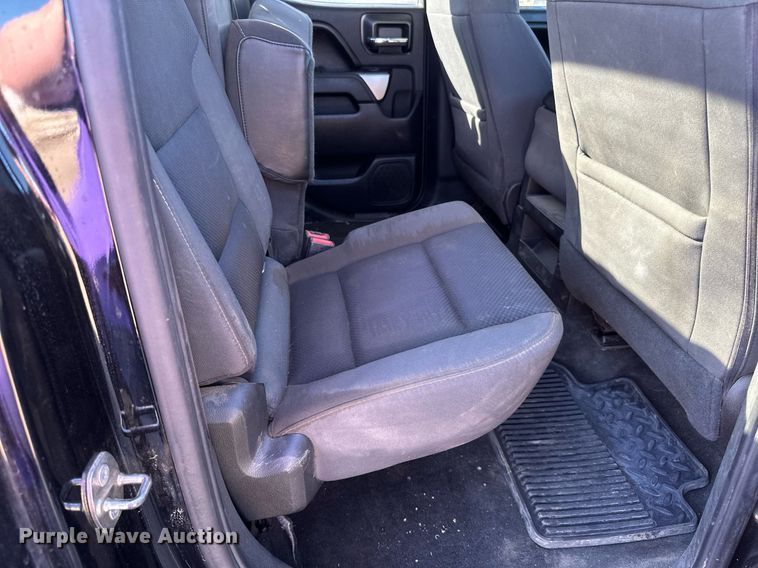 image for item LR9517 2016 Chevrolet Silverado 2500HD Double Cab pickup truck