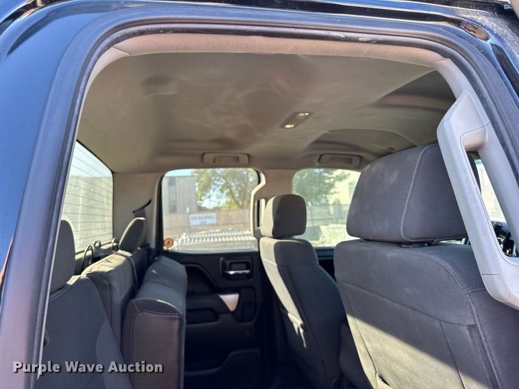 image for item LR9517 2016 Chevrolet Silverado 2500HD Double Cab pickup truck