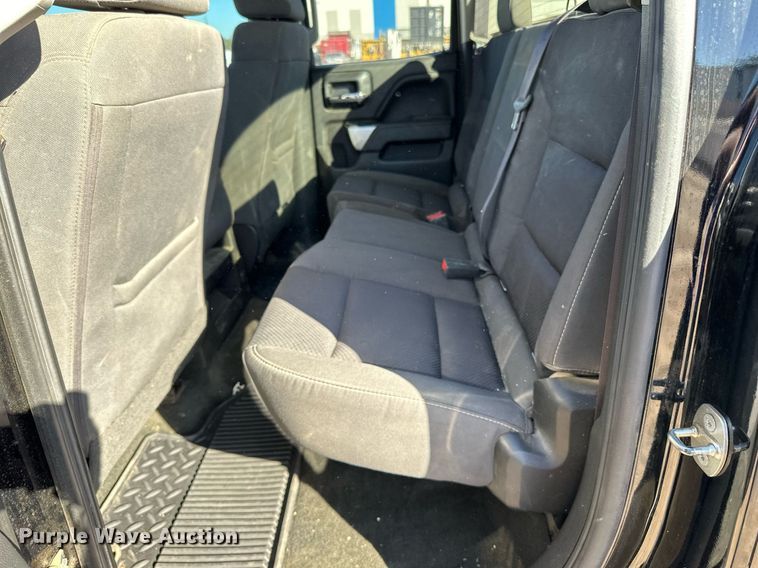 image for item LR9517 2016 Chevrolet Silverado 2500HD Double Cab pickup truck