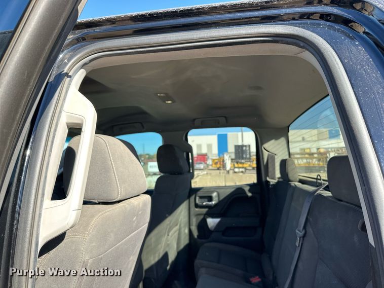 image for item LR9517 2016 Chevrolet Silverado 2500HD Double Cab pickup truck