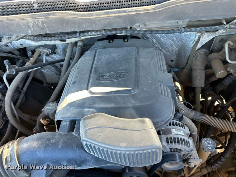 image for item LR9517 2016 Chevrolet Silverado 2500HD Double Cab pickup truck