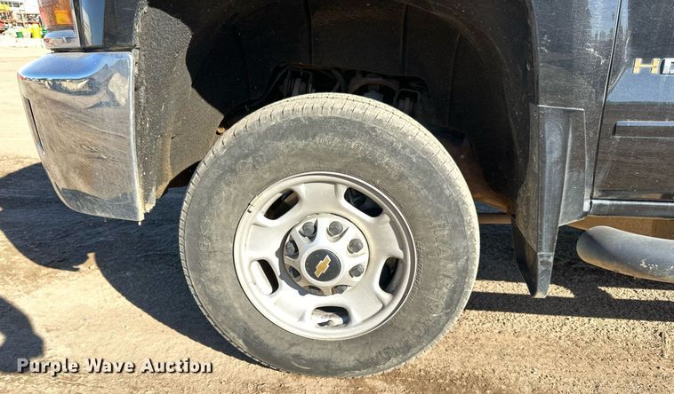 image for item LR9517 2016 Chevrolet Silverado 2500HD Double Cab pickup truck