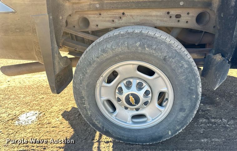 image for item LR9517 2016 Chevrolet Silverado 2500HD Double Cab pickup truck