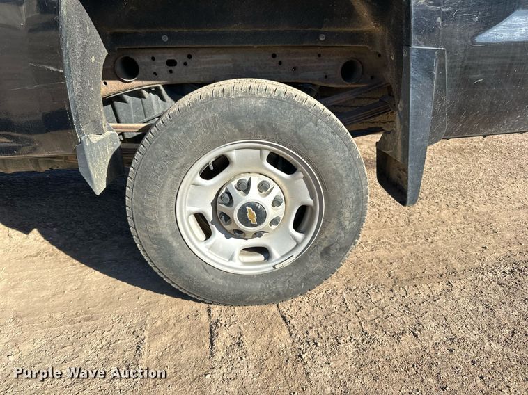 image for item LR9517 2016 Chevrolet Silverado 2500HD Double Cab pickup truck