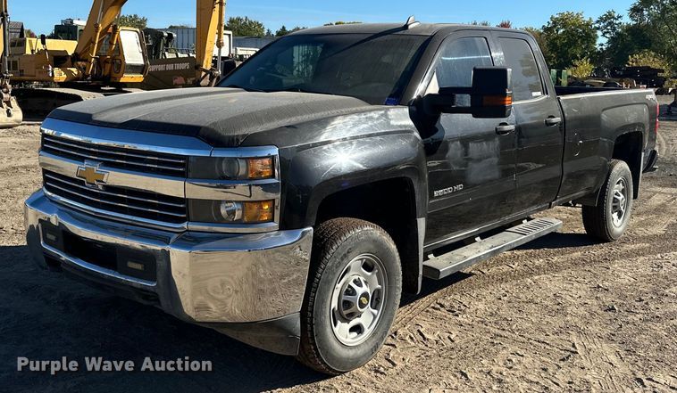 image for item LR9518 2017 Chevrolet Silverado 2500HD  Double Cab pickup truck