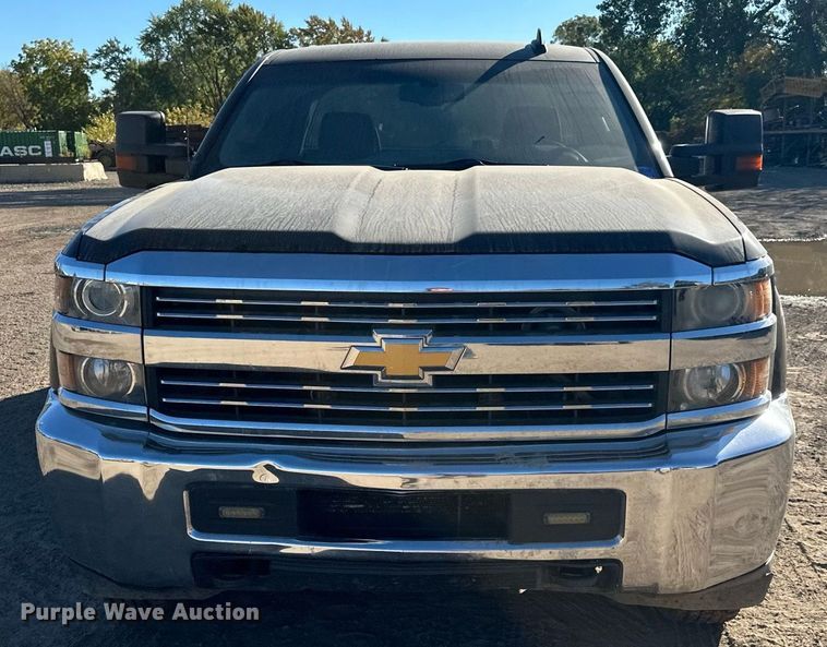 image for item LR9518 2017 Chevrolet Silverado 2500HD  Double Cab pickup truck