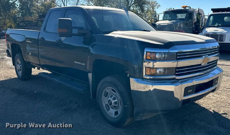 image for item LR9518 2017 Chevrolet Silverado 2500HD  Double Cab pickup truck