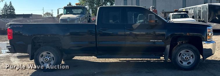 image for item LR9518 2017 Chevrolet Silverado 2500HD  Double Cab pickup truck
