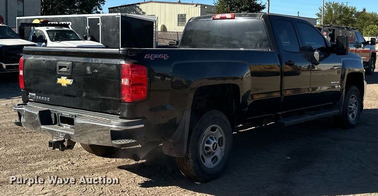 image for item LR9518 2017 Chevrolet Silverado 2500HD  Double Cab pickup truck