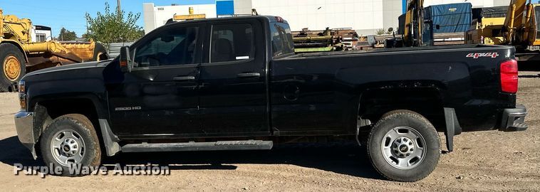 image for item LR9518 2017 Chevrolet Silverado 2500HD  Double Cab pickup truck
