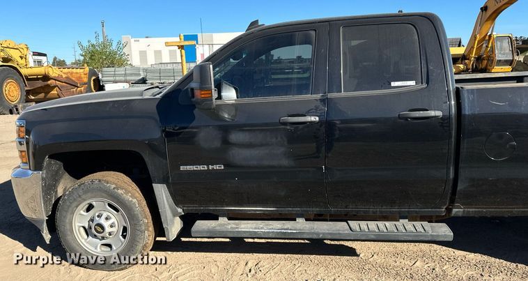 image for item LR9518 2017 Chevrolet Silverado 2500HD  Double Cab pickup truck