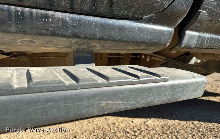 image for item LR9518 2017 Chevrolet Silverado 2500HD  Double Cab pickup truck