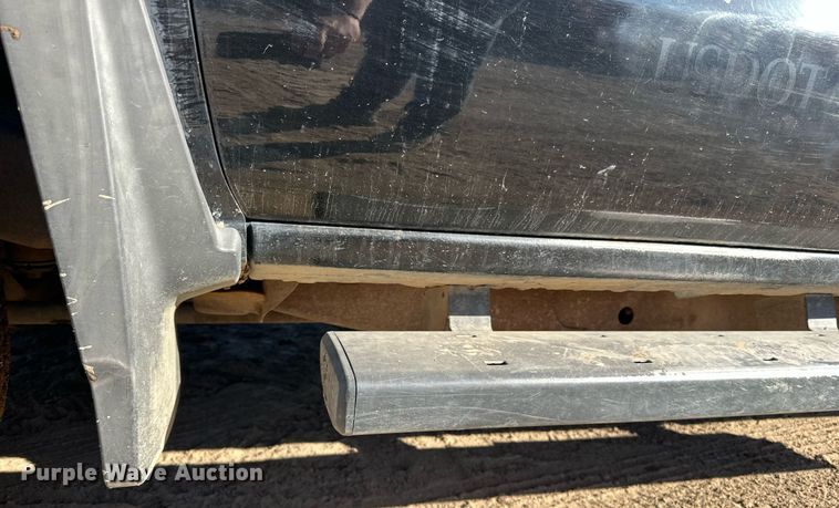 image for item LR9518 2017 Chevrolet Silverado 2500HD  Double Cab pickup truck