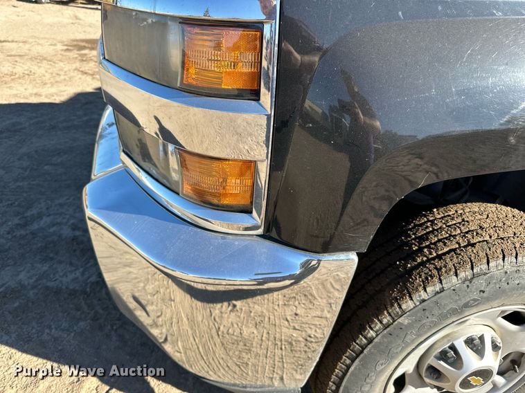 image for item LR9518 2017 Chevrolet Silverado 2500HD  Double Cab pickup truck