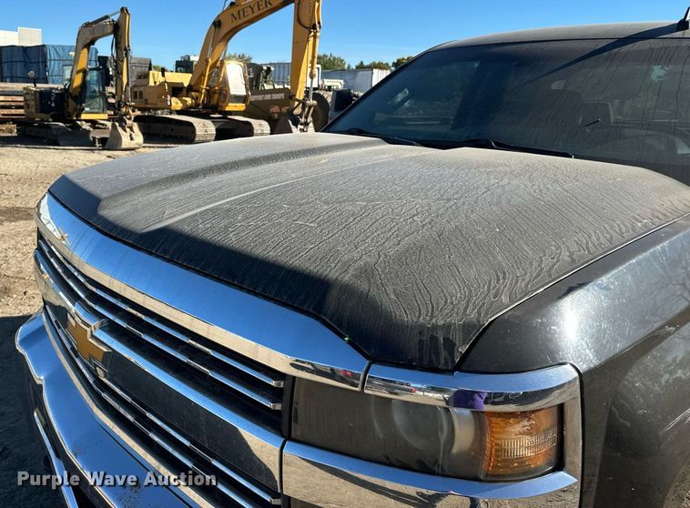 image for item LR9518 2017 Chevrolet Silverado 2500HD  Double Cab pickup truck