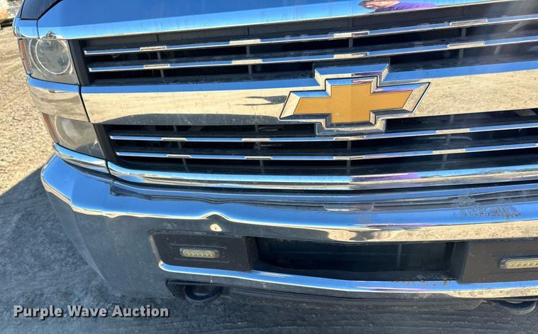 image for item LR9518 2017 Chevrolet Silverado 2500HD  Double Cab pickup truck