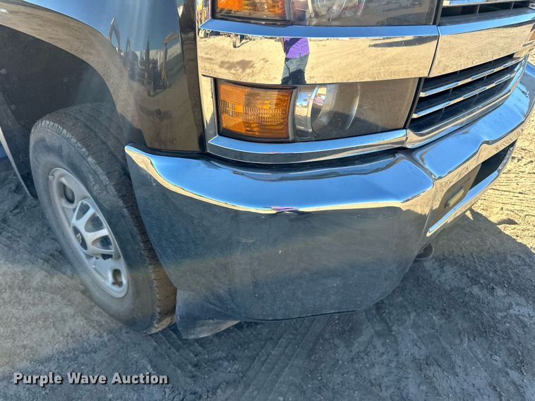 image for item LR9518 2017 Chevrolet Silverado 2500HD  Double Cab pickup truck