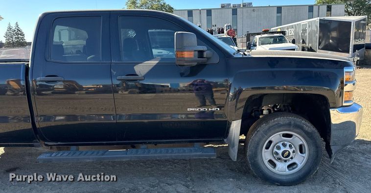image for item LR9518 2017 Chevrolet Silverado 2500HD  Double Cab pickup truck