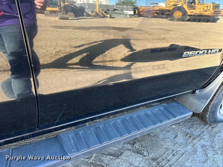 image for item LR9518 2017 Chevrolet Silverado 2500HD  Double Cab pickup truck