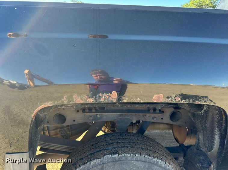 image for item LR9518 2017 Chevrolet Silverado 2500HD  Double Cab pickup truck