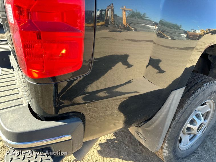 image for item LR9518 2017 Chevrolet Silverado 2500HD  Double Cab pickup truck